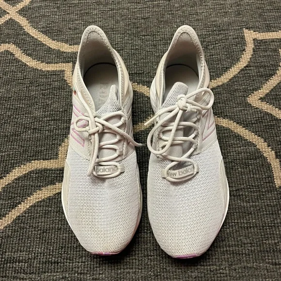 New Balance Fresh Foam Roav - 11 wide - barely worn - Picture 2 of 5